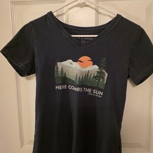 Life Is Good Women's Navy 'Here Comes The Sun' Tee